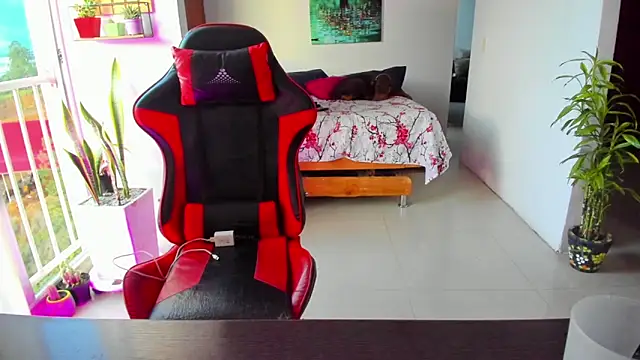 Snapshot of Adam_Valenciia chatting on November 1, 10:36 pm Adam Valenciia online show from November 1, 10:36 pm