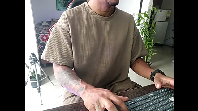 Adam Valenciia online show from June 25, 3:50 pm
