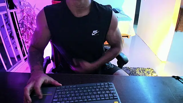 Snapshot of Adam_Valenciia chatting on October 14, 12:17 am Adam Valenciia online show from October 14, 12:17 am