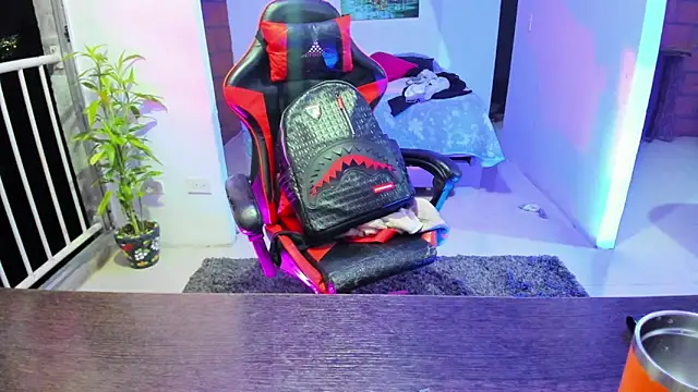 Snapshot of Adam_Valenciia chatting on October 15, 1:35 am Adam Valenciia online show from October 15, 1:35 am