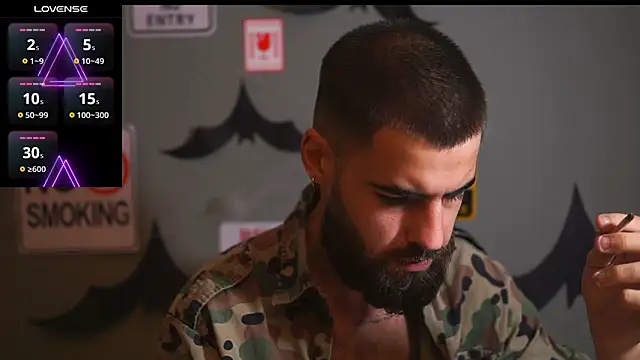 Snapshot of HairyRobxxx chatting on October 23, 6:33 pm HairyRobxxx online show from October 23, 6:33 pm