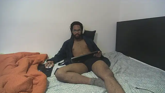 Snapshot of kevi_cocks chatting on February 5, 6:04 pm kevi cocks online show from February 5, 6:04 pm