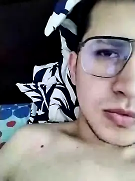 Snapshot of jonatanl31 chatting on January 11, 2:36 pm jonatanl31 online show from January 11, 2:36 pm