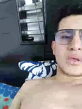 Snapshot of jonatanl31 chatting on January 12, 4:18 pm jonatanl31 online show from January 12, 4:18 pm