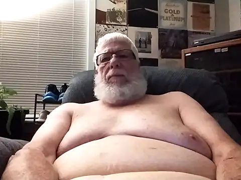 Snapshot of Buzzintx chatting on September 13, 9:43 am Buzzintx online show from September 13, 9:43 am