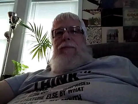 Snapshot of Buzzintx chatting on October 13, 7:31 pm Buzzintx online show from October 13, 7:31 pm