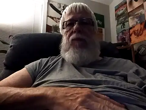 Snapshot of Buzzintx chatting on October 29, 12:46 am Buzzintx online show from October 29, 12:46 am