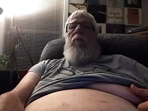 Snapshot of Buzzintx chatting on October 20, 12:14 am Buzzintx online show from October 20, 12:14 am