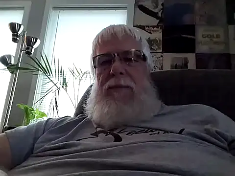 Snapshot of Buzzintx chatting on October 17, 4:33 pm Buzzintx online show from October 17, 4:33 pm