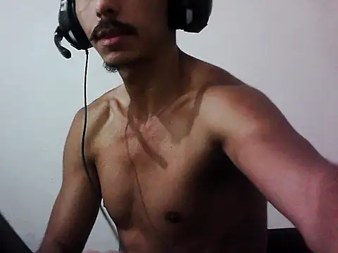 Snapshot of MagrinhoSaradoo chatting on October 27, 8:33 pm MagrinhoSaradoo online show from October 27, 8:33 pm