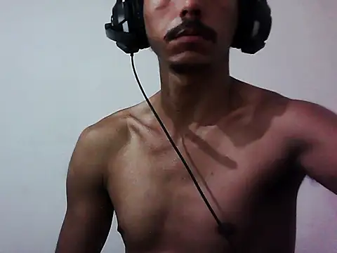 Snapshot of MagrinhoSaradoo chatting on October 23, 11:30 pm MagrinhoSaradoo online show from October 23, 11:30 pm