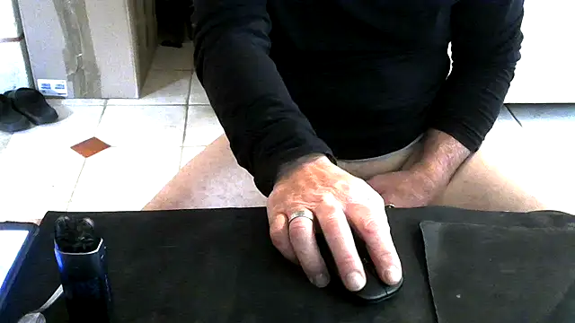 Snapshot of aigledauphin chatting on October 9, 11:15 am aigledauphin online show from October 9, 11:15 am