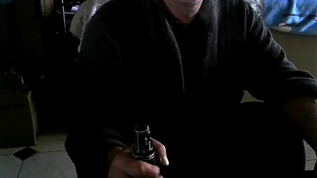 Snapshot of aigledauphin chatting on October 2, 8:18 am aigledauphin online show from October 2, 8:18 am