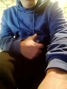 Snapshot of aigledauphin chatting on October 28, 1:35 pm aigledauphin online show from October 28, 1:35 pm