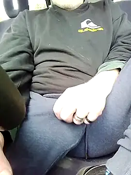 Snapshot of aigledauphin chatting on October 13, 11:27 am aigledauphin online show from October 13, 11:27 am