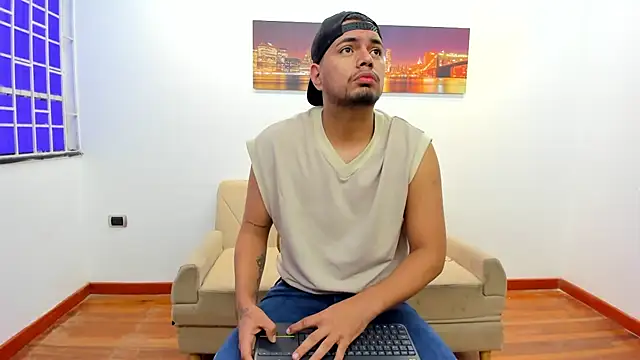 Snapshot of EnriquevillaF chatting on January 18, 11:43 am EnriquevillaF online show from January 18, 11:43 am