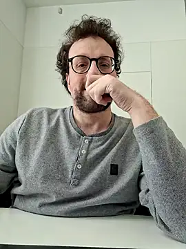 Snapshot of littlehairyman chatting on March 6, 8:41 am littlehairyman online show from March 6, 8:41 am
