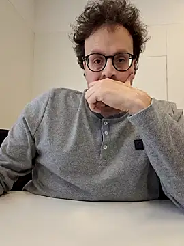 Snapshot of littlehairyman chatting on March 3, 10:55 am littlehairyman online show from March 3, 10:55 am