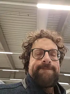 Snapshot of littlehairyman chatting on January 18, 9:56 am littlehairyman online show from January 18, 9:56 am