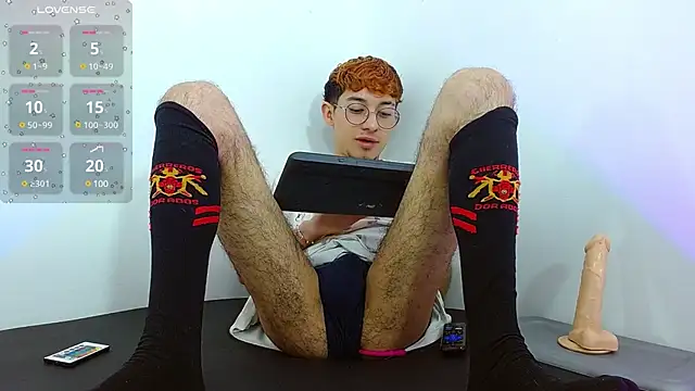 Snapshot of Axel_tay chatting on March 8, 4:20 am Axel tay online show from March 8, 4:20 am