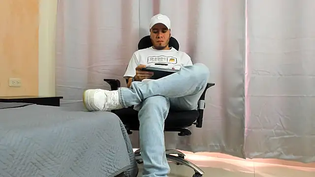 Snapshot of jacob_lewitt chatting on January 27, 7:24 pm jacob lewitt online show from January 27, 7:24 pm