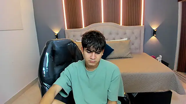 Tommy18   online show from November 30, 3:52 am