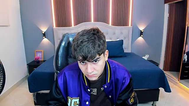 Tommy18   online show from February 24, 3:29 am