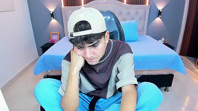 Tommy18   online show from April 25, 4:26 am