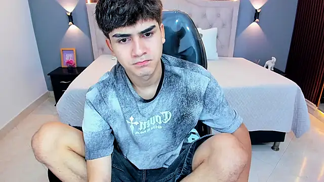 Tommy18   online show from June 23, 3:22 am
