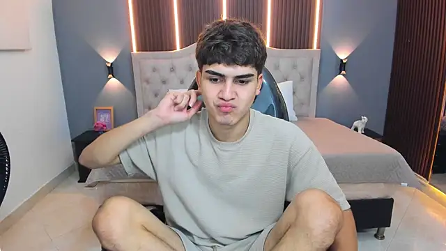 Tommy18   online show from June 16, 3:31 am