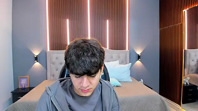 Snapshot of Tommy18__ chatting on October 3, 3:55 am Tommy18 online show from October 3, 3:55 am