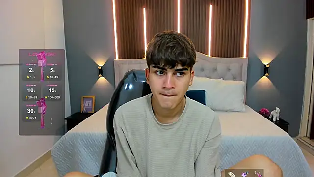 Snapshot of Tommy18__ chatting on October 14, 3:46 am Tommy18 online show from October 14, 3:46 am