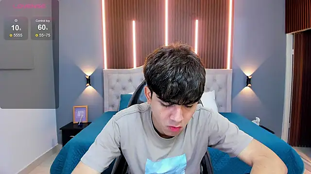 Snapshot of Tommy18__ chatting on September 24, 3:39 am Tommy18 online show from September 24, 3:39 am