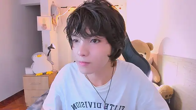 AllanYong18 online show from April 30, 4:41 am