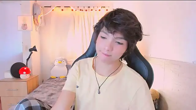 AllanYong18 online show from April 25, 1:41 pm