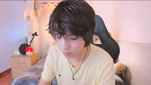 AllanYong18 online show from April 25, 12:41 pm