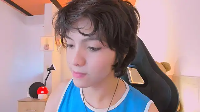 AllanYong18 online show from April 26, 1:52 pm