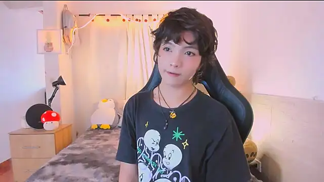 AllanYong18 online show from April 27, 2:02 pm