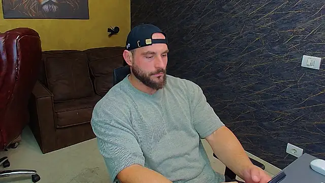 AdamJamesonn online show from June 22, 4:52 am