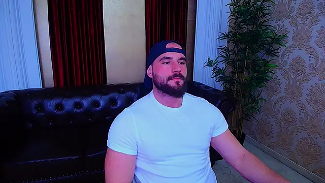 Snapshot of AdamJamesonn chatting on October 27, 5:32 am AdamJamesonn online show from October 27, 5:32 am