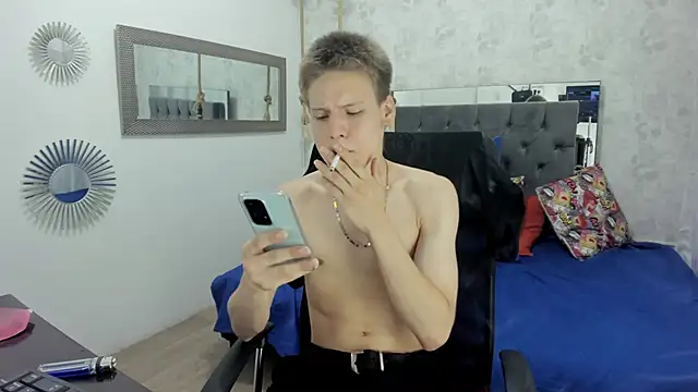 Snapshot of blondie_lover69 chatting on March 22, 7:31 pm blondie lover69 online show from March 22, 7:31 pm
