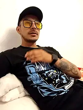 Snapshot of tony-camargo chatting on January 23, 11:26 pm tony-camargo online show from January 23, 11:26 pm