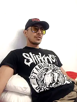Snapshot of tony-camargo chatting on January 24, 11:23 pm tony-camargo online show from January 24, 11:23 pm