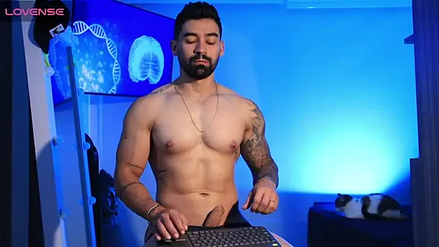 soymike1  online show from January 17, 12:42 pm