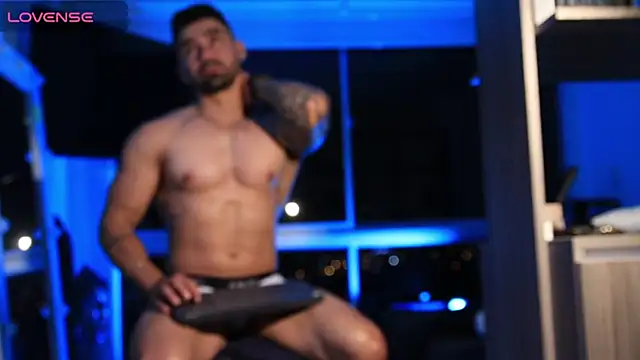 soymike1  online show from January 22, 2:37 am