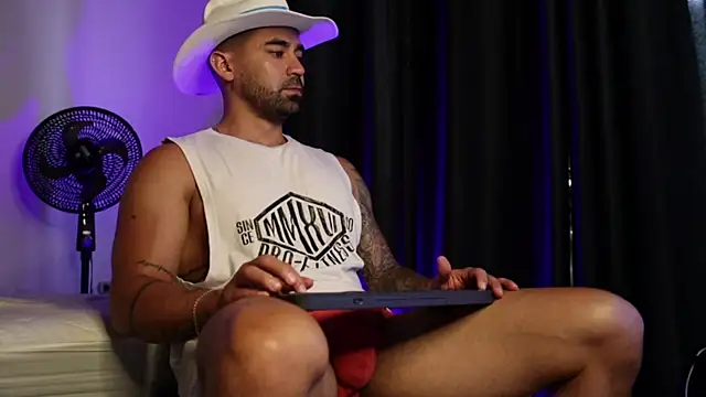 soymike1  online show from September 16, 3:46 pm