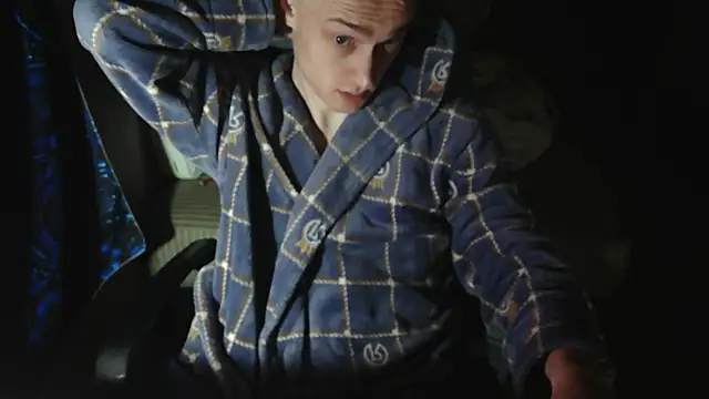 Snapshot of johnny_positive chatting on October 7, 4:38 am johnny positive online show from October 7, 4:38 am