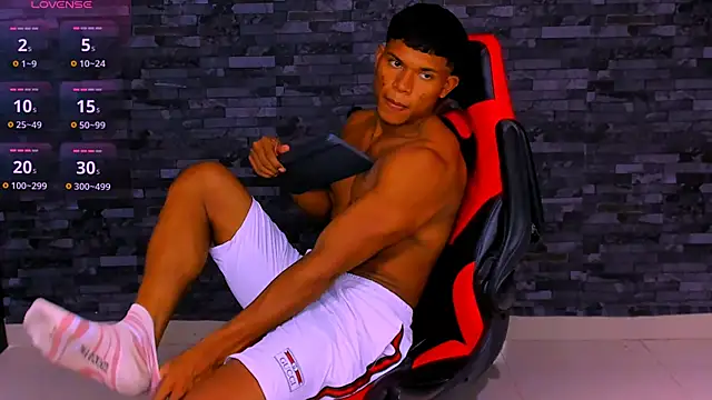 maxsteel177 online show from December 15, 11:24 pm