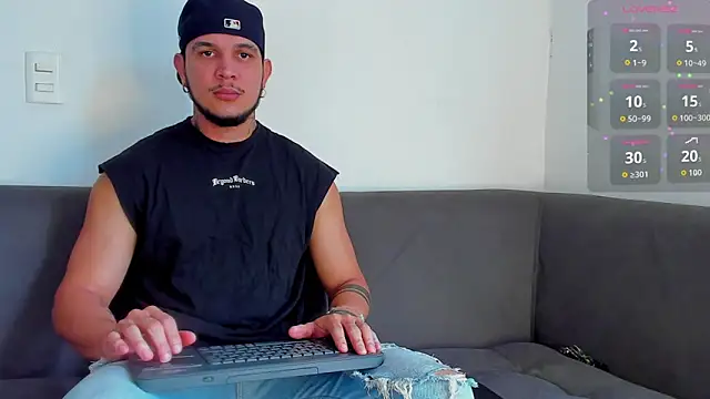 Snapshot of austinoficial chatting on October 25, 8:32 pm austinoficial online show from October 25, 8:32 pm