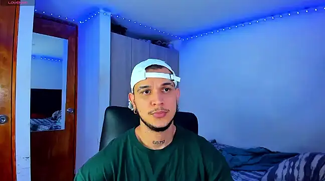 Snapshot of austinoficial chatting on February 23, 12:15 am austinoficial online show from February 23, 12:15 am